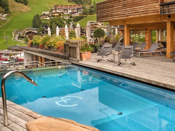 hotel saalbach hinterglemm sommer terrasse pool 1531124225